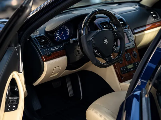 Maserati Quattroporte 2004 photo 2