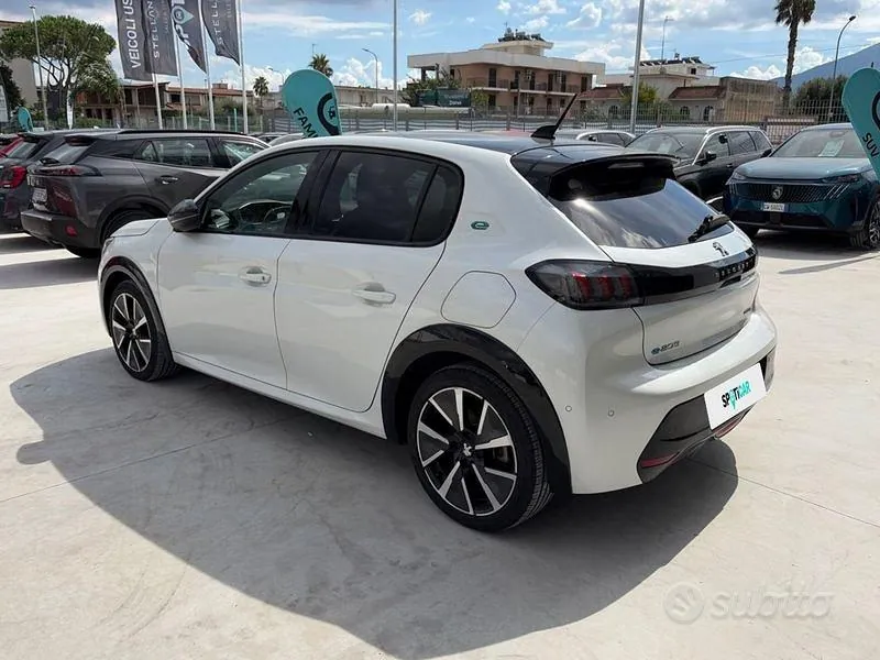 Peugeot 208 2020 photo 3