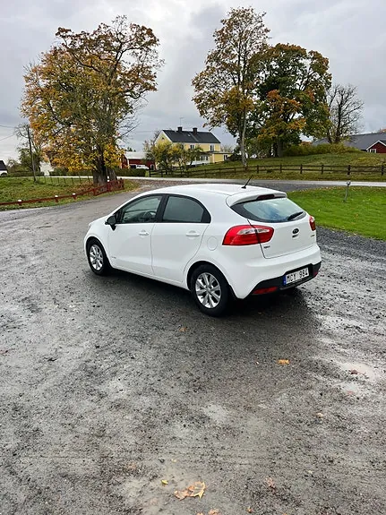 Kia Rio 2012 photo 2