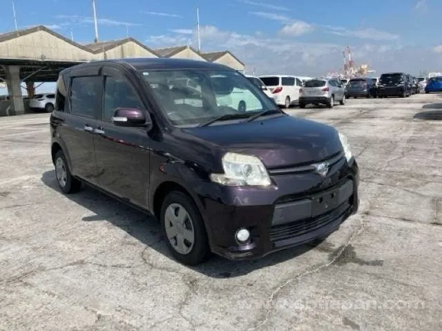 Toyota Sienta