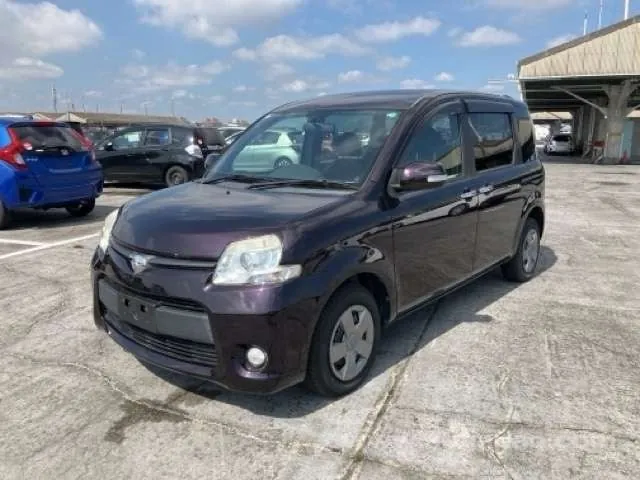 Toyota Sienta 2011 photo 2