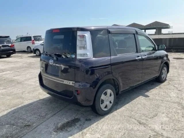 Toyota Sienta 2011 photo 4