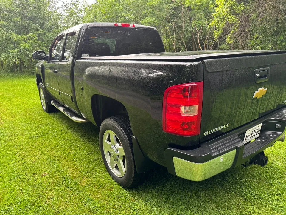 Chevrolet Silverado 2500 2012 photo 2
