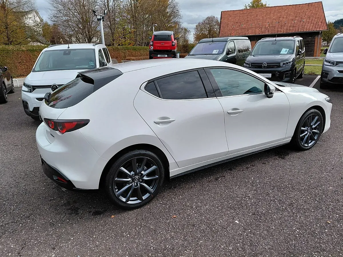 Mazda Mazda3 2026 photo 2