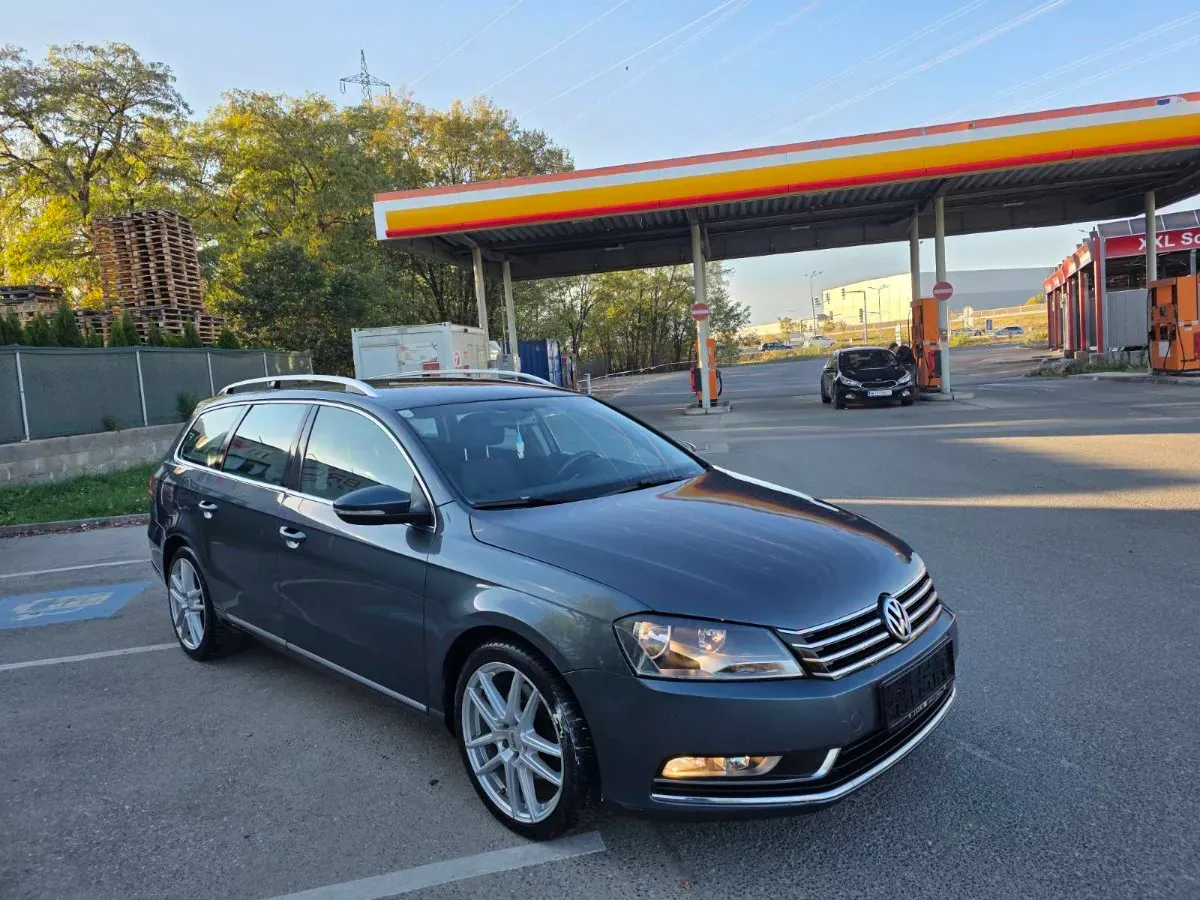 Volkswagen Passat 2011 photo 2