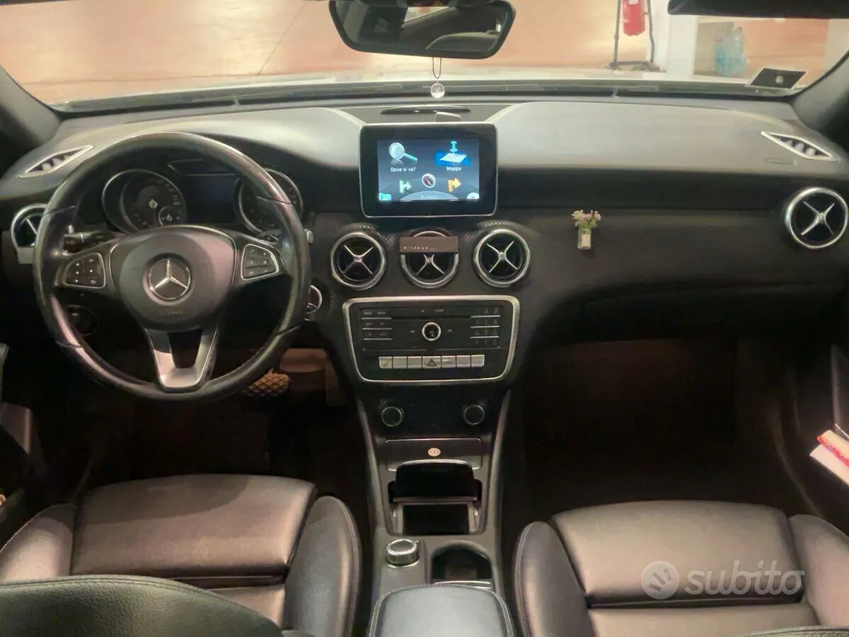 Mercedes-Benz A 2016 photo 2