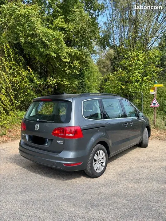 Volkswagen Sharan 2012 photo 2