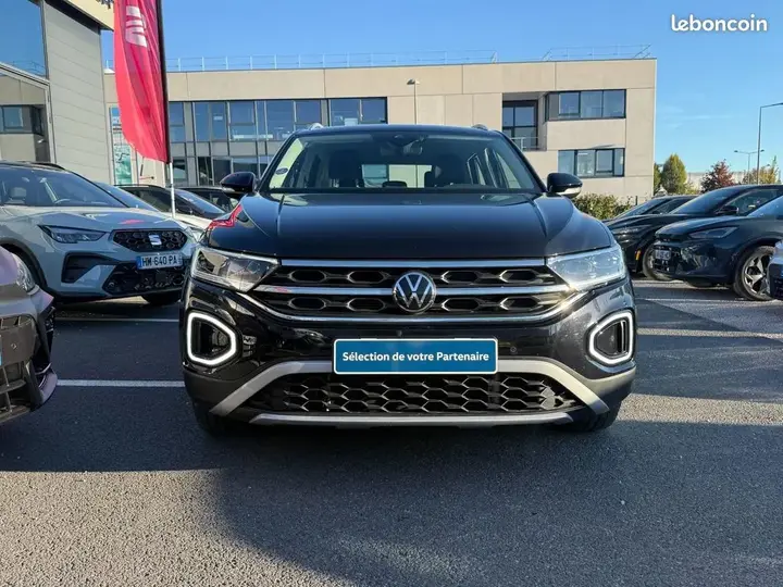 Volkswagen T-Roc 2023 photo 2