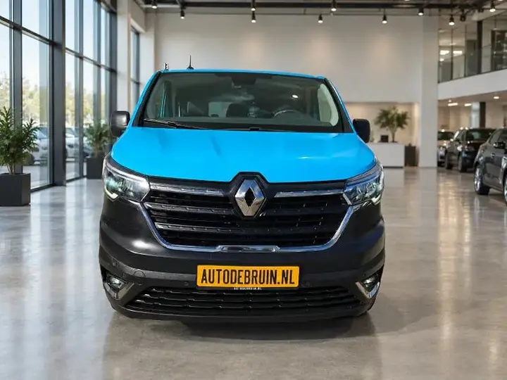 Renault Trafic 2023 photo 2