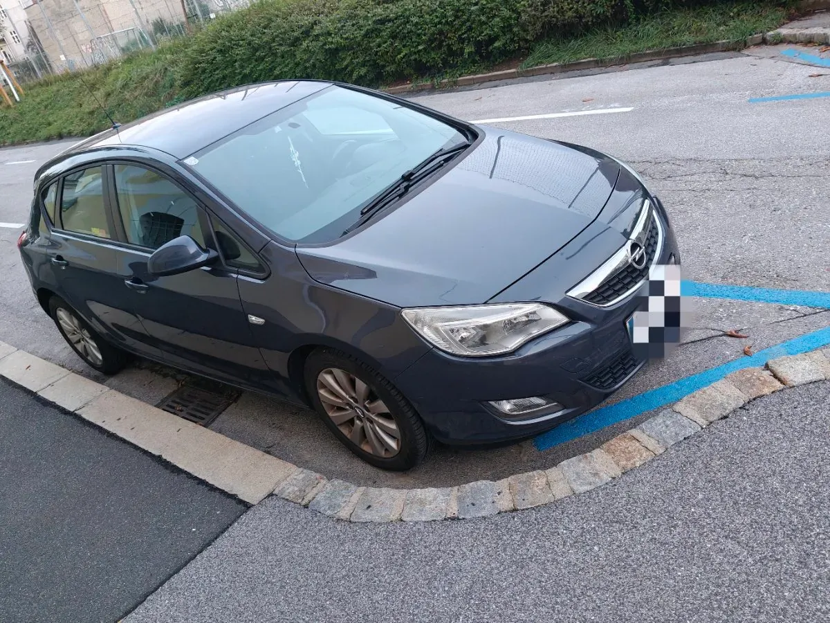Opel Astra 2010 photo 3