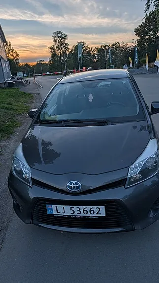 Toyota Yaris 2014 photo 2
