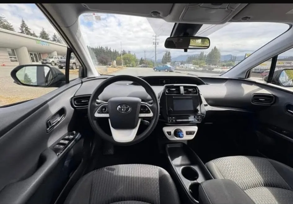 Toyota Prius 2016 photo 2