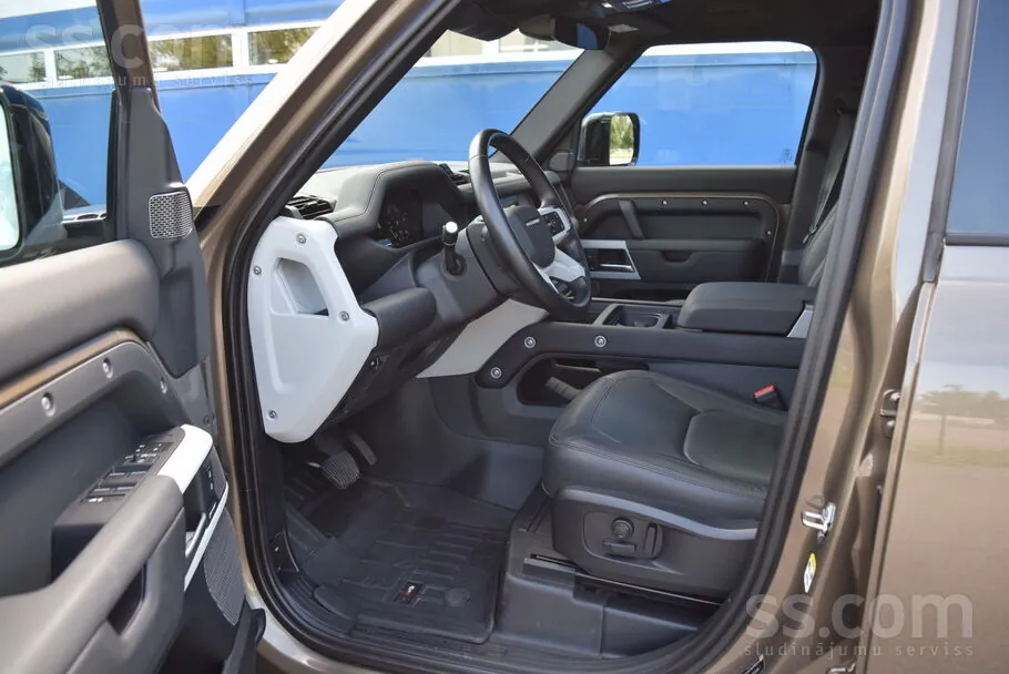 Land Rover Defender 2024 photo 3