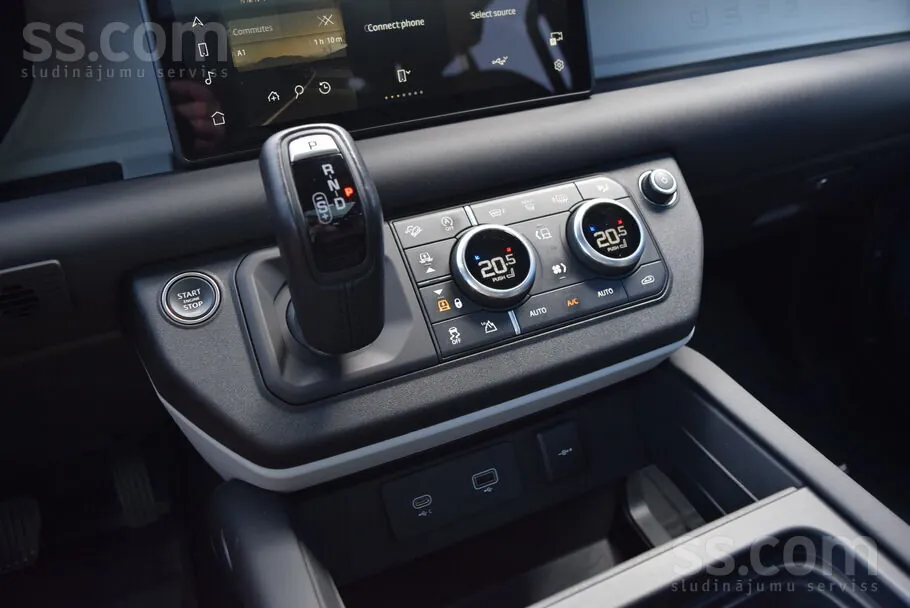 Land Rover Defender 2024 photo 5