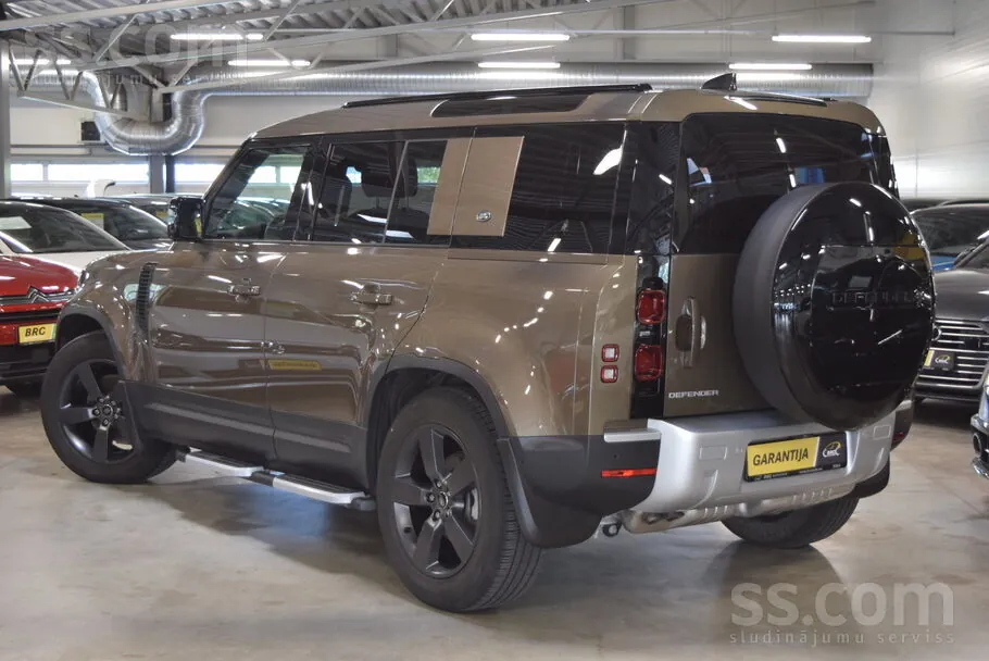 Land Rover Defender 2024 photo 2