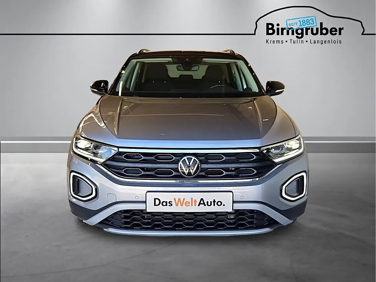 Volkswagen T-Roc 2023 photo 2