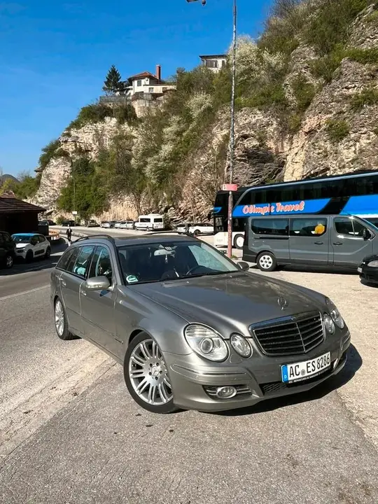 Mercedes-Benz W 211