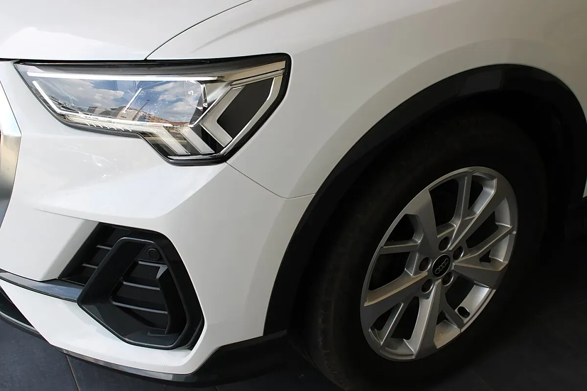 Audi Q3 2023 photo 2