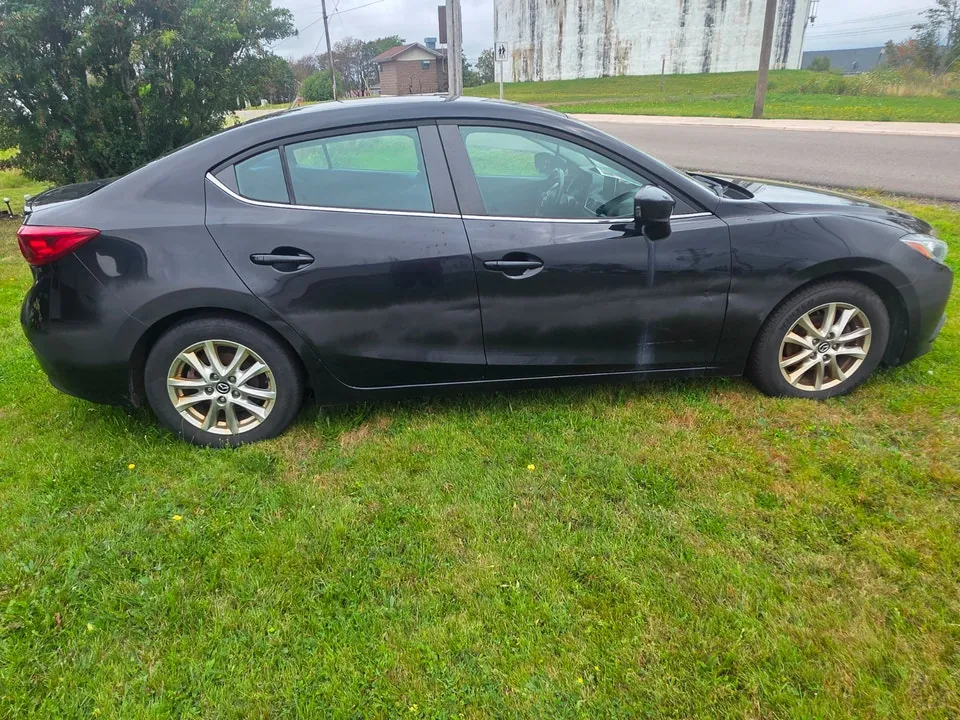 Mazda 3 2015 photo 3