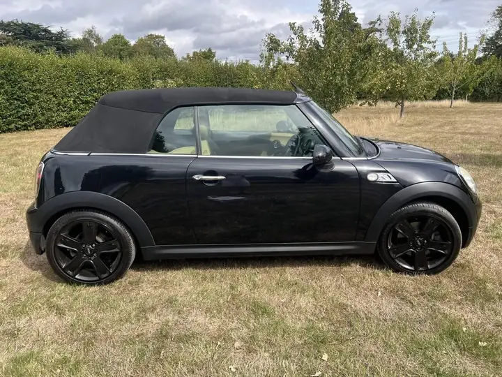 Mini Convertible 2009 photo 2