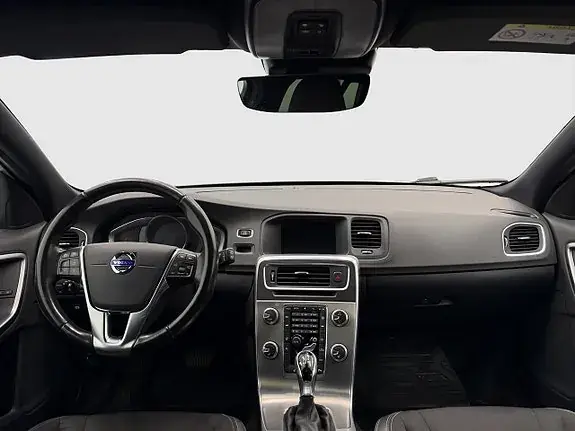 Volvo V60 2018 photo 2
