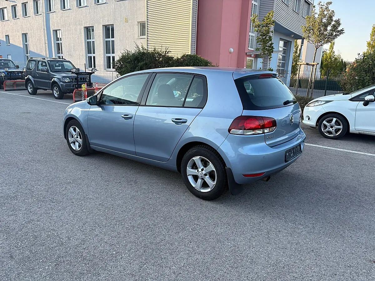 Volkswagen Golf 2010 photo 2
