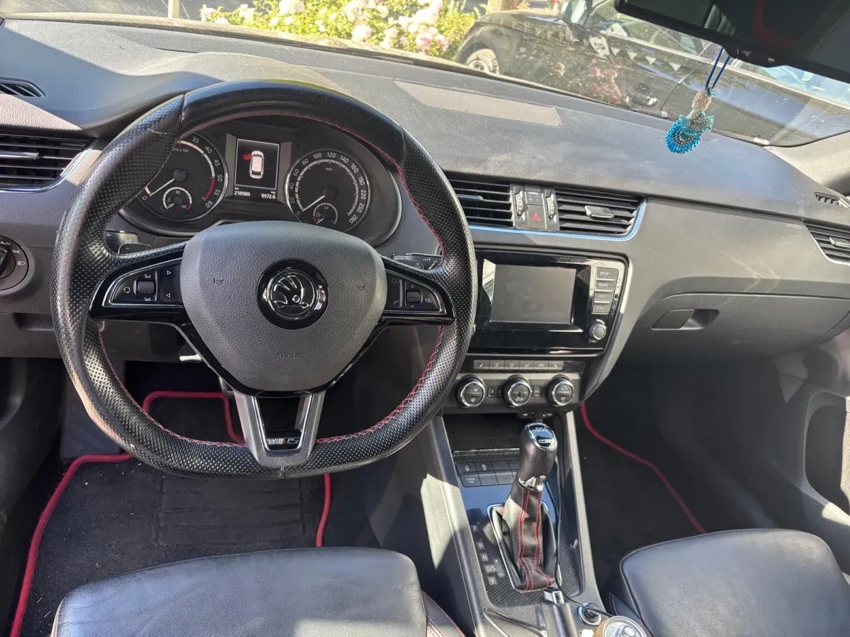Skoda Octavia 2014 photo 3