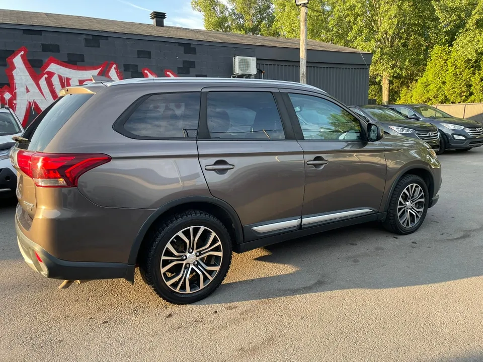 Mitsubishi Outlander 2017 photo 2