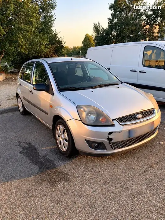 Ford Fiesta 2005 photo 2