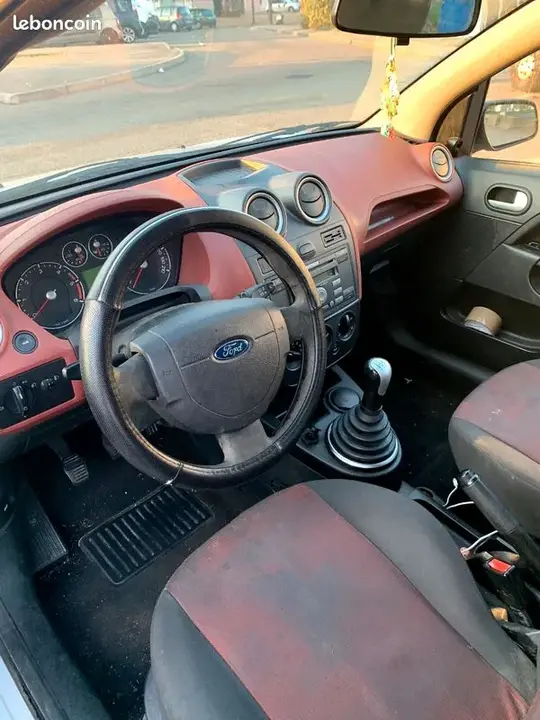 Ford Fiesta 2005 photo 3