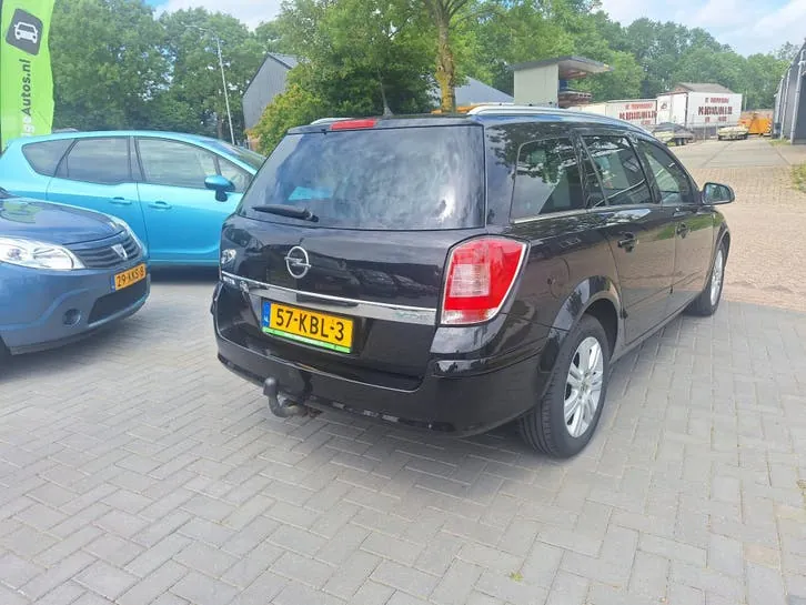 Opel Astra 2009 photo 3