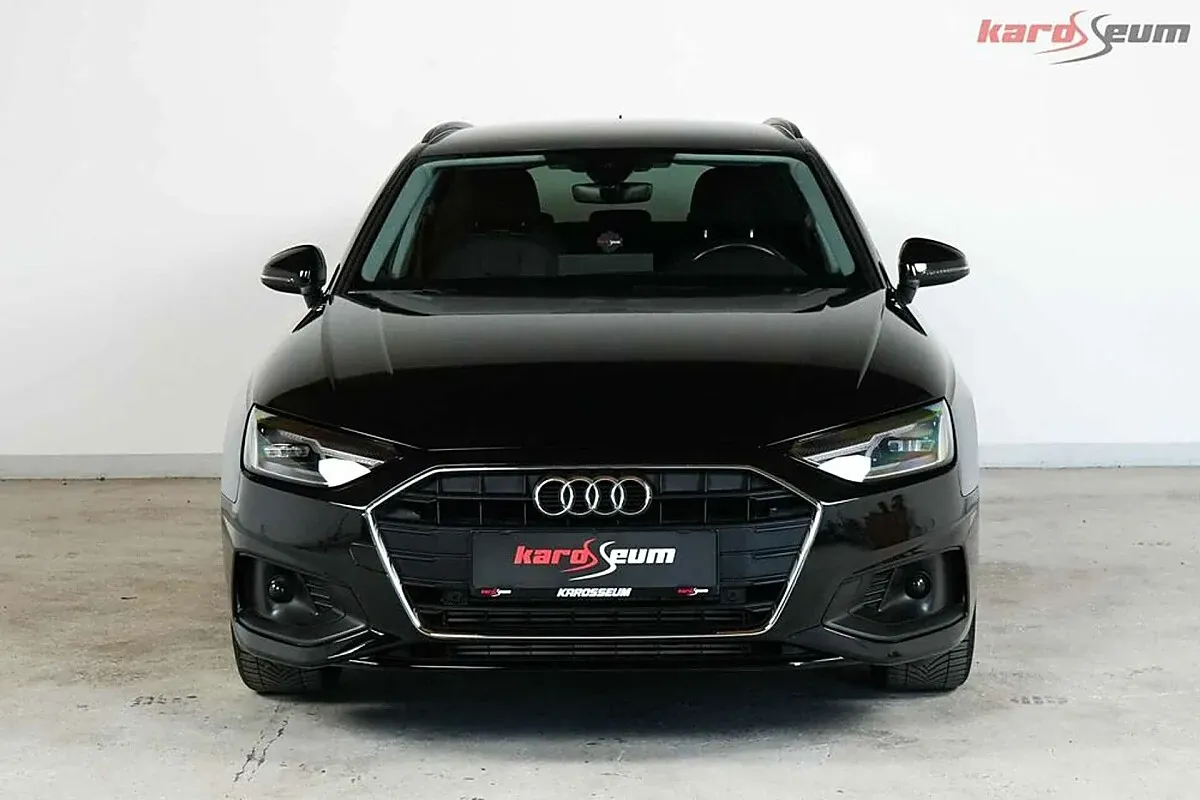 Audi A4 2022 photo 2