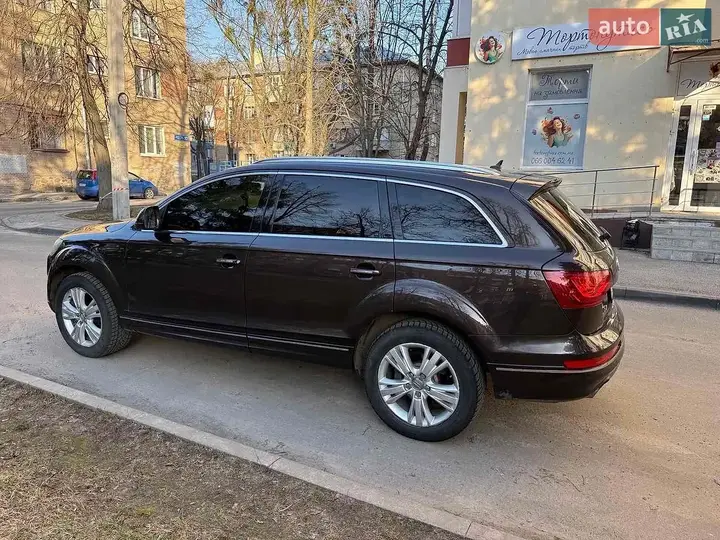 Audi Q7 2010 photo 2