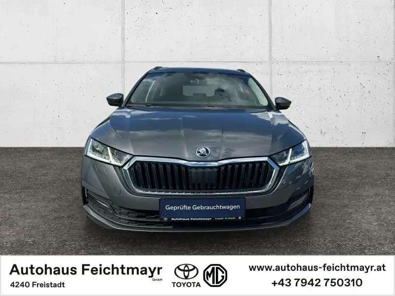 Skoda Octavia 2023 photo 2