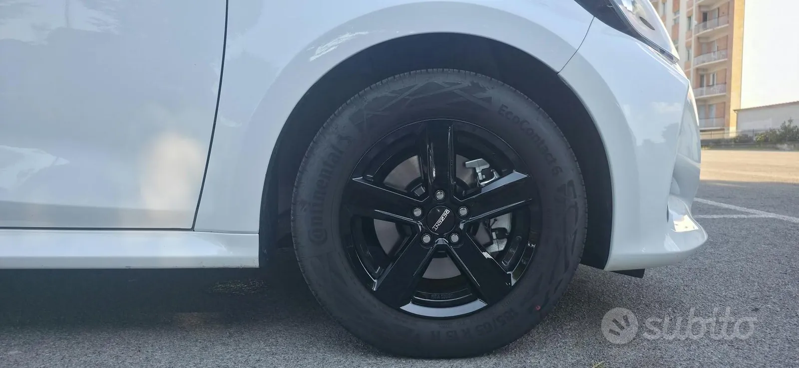 Toyota Yaris 2023 photo 3