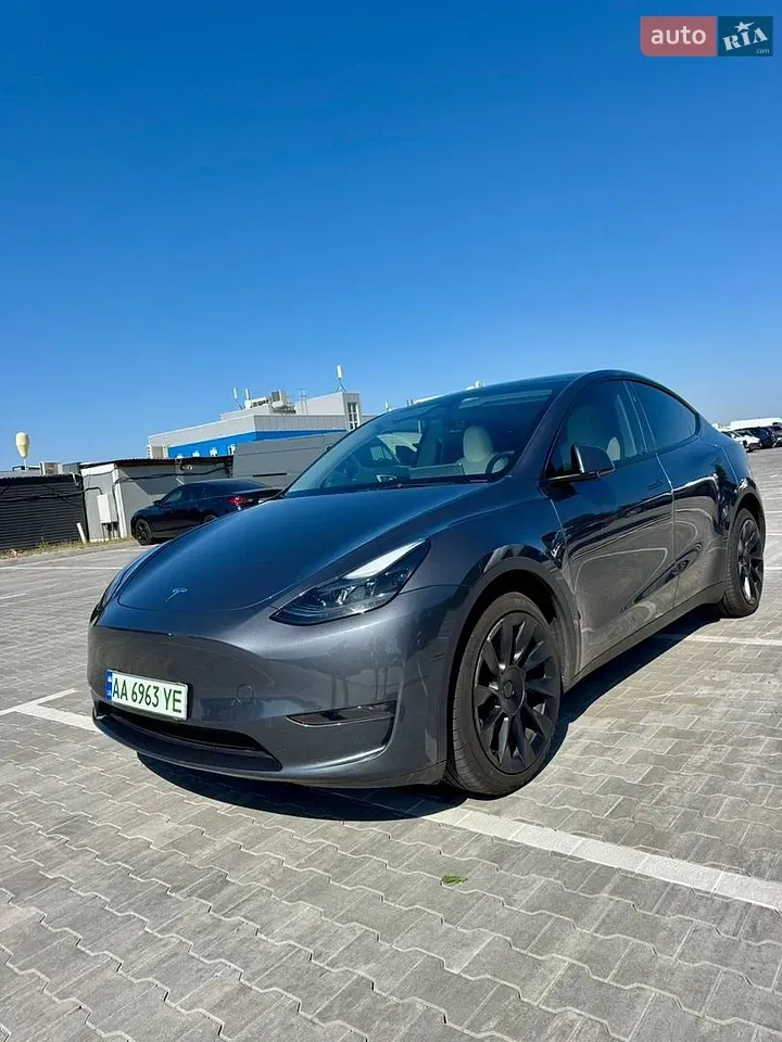 Tesla Model Y 2023 photo 2