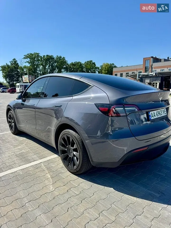 Tesla Model Y 2023 photo 4
