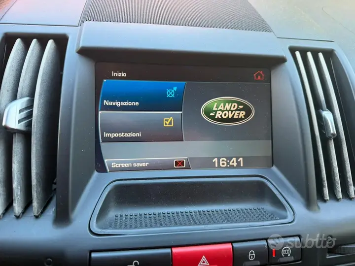Land Rover Freelander 2011 photo 4