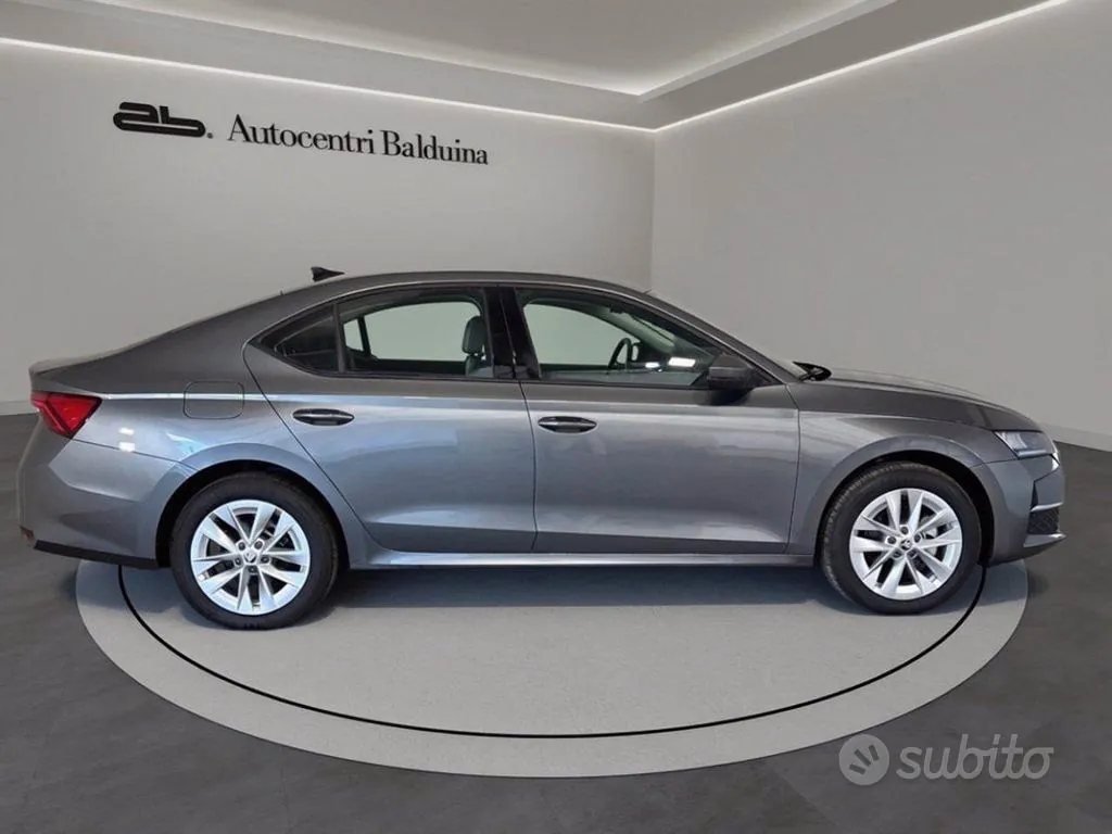 Skoda Octavia 2024 photo 2