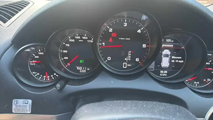 Porsche Cayenne 2014 photo 2