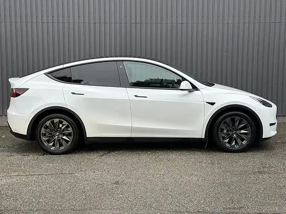 Tesla Model Y 2023 photo 5