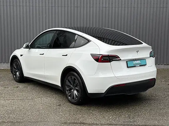 Tesla Model Y 2023 photo 2