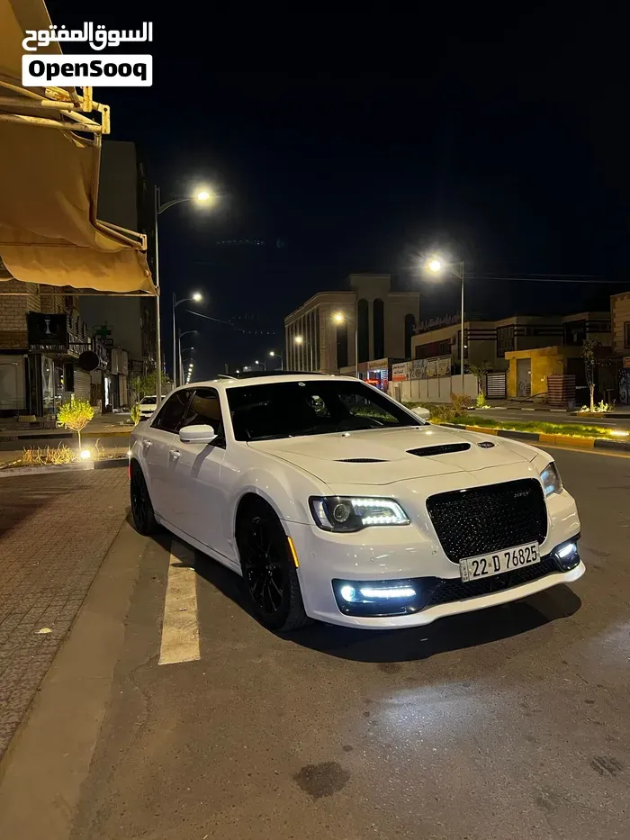 Chrysler 300 2021 photo 2