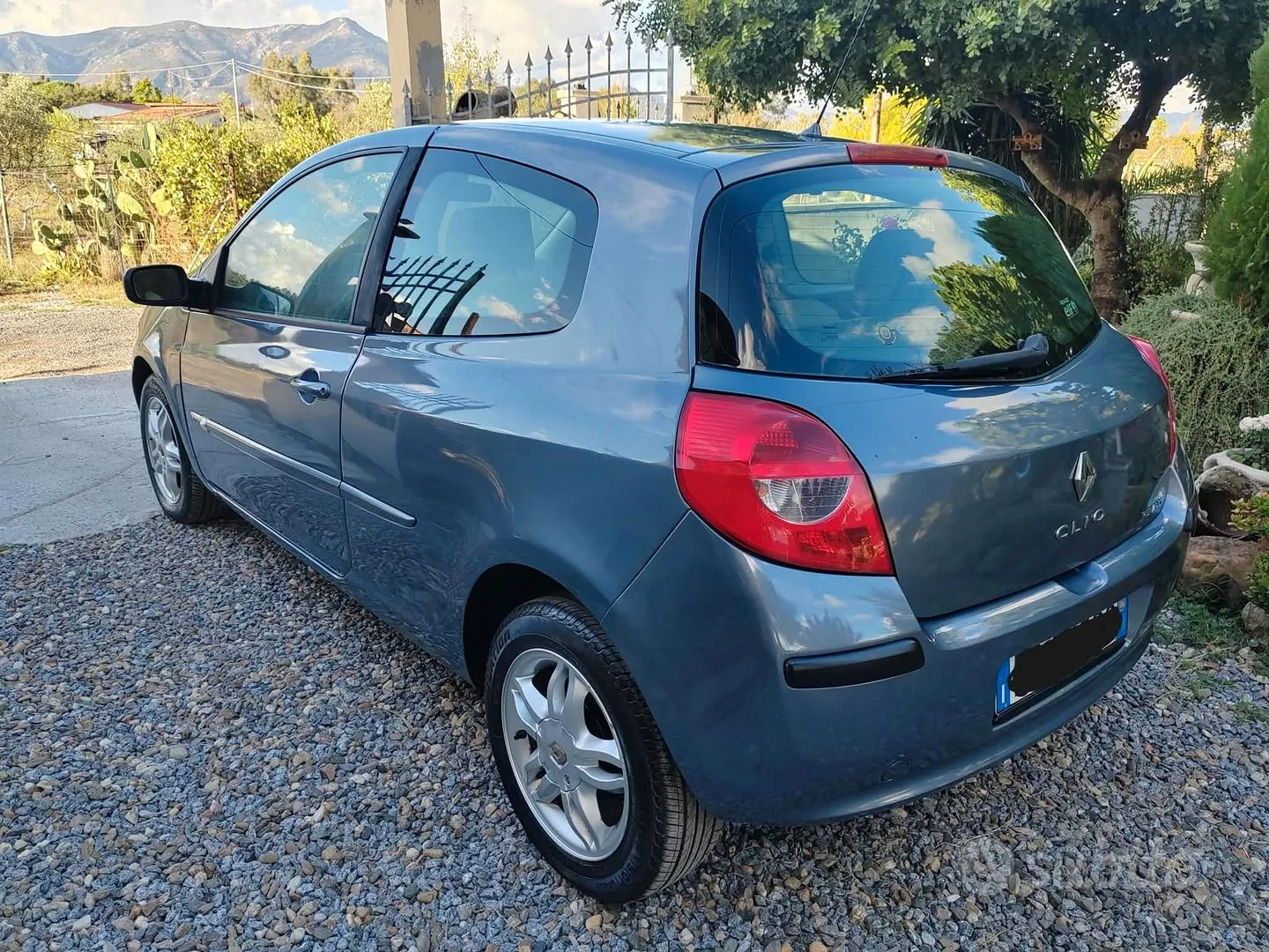 Renault Clio 2006 photo 2