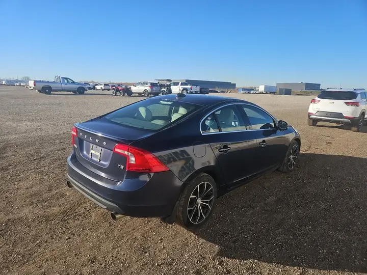 Volvo S60 2012 photo 4