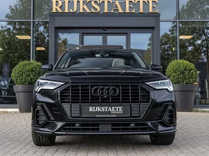 Audi Q3 2019 photo 3
