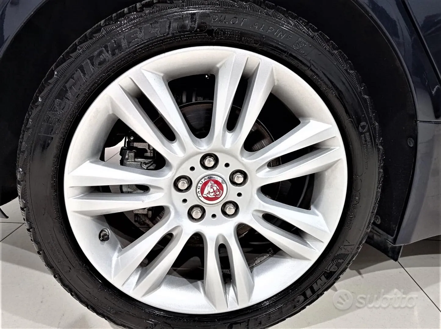 Jaguar Xe 2019 photo 5
