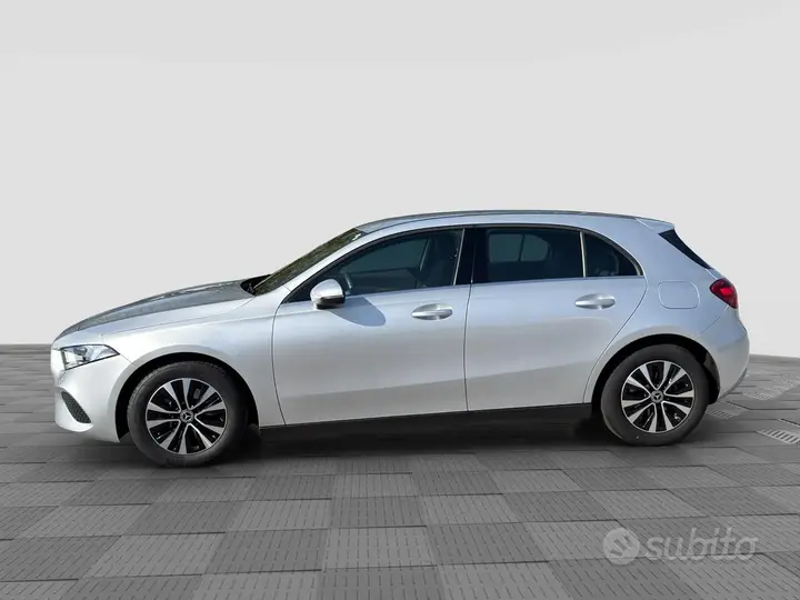 Mercedes-Benz A 180 2023 photo 2