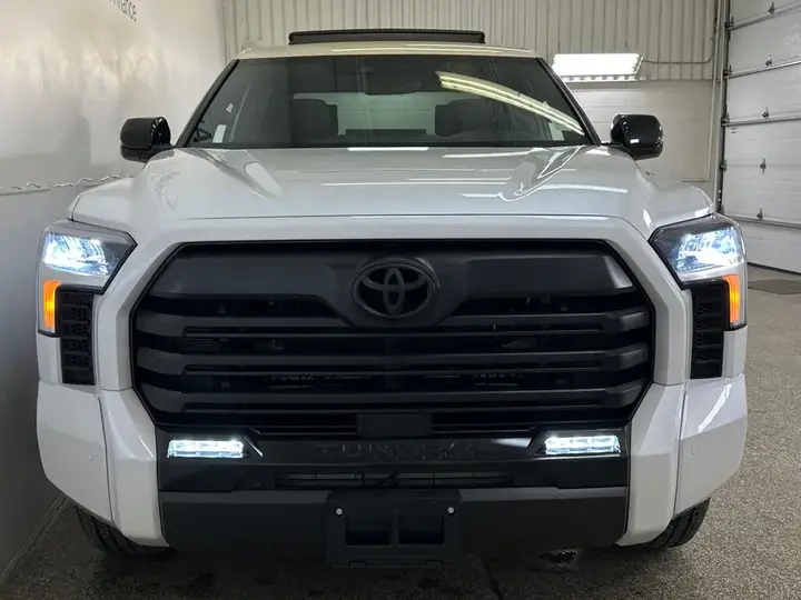 Toyota Tundra 2025 photo 2