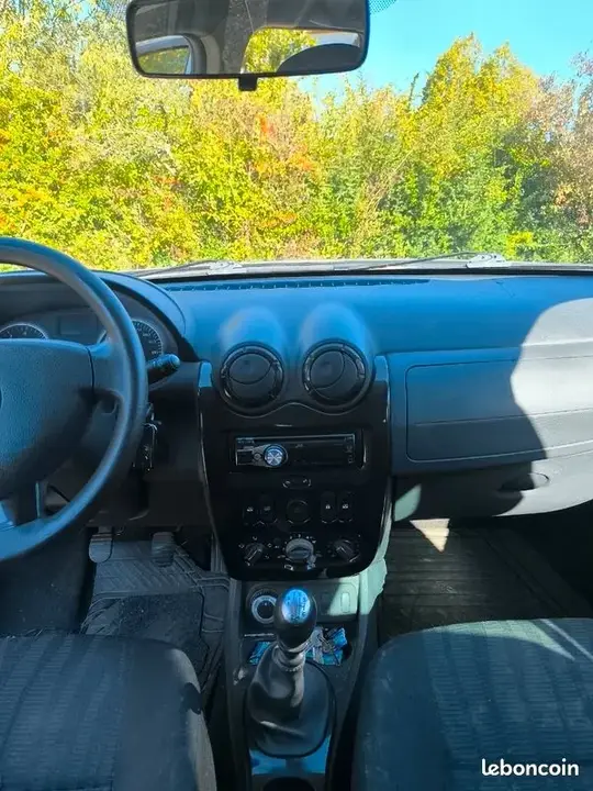 Dacia Duster 2011 photo 3